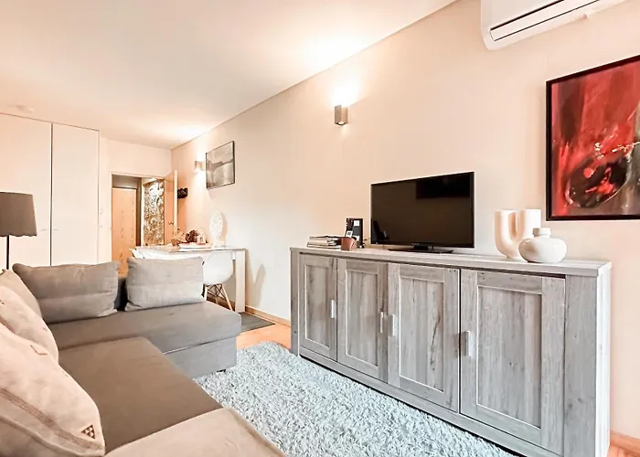 Almada Apartments 468